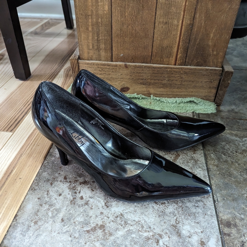 Black glossy heels - size 11